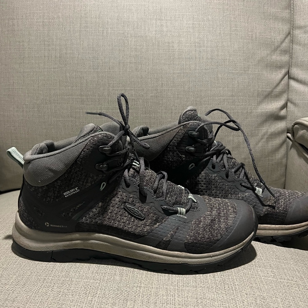 Women’s keen 8.5 hiking boot